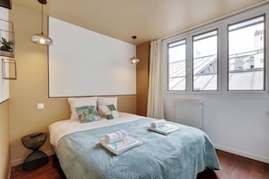 3 bedrooms, internet, bed sheets