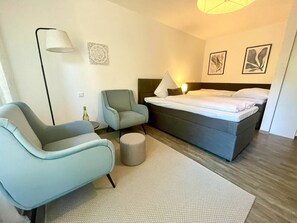 1 habitación, tabla de planchar con plancha, wifi y ropa de cama 