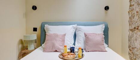 3 bedrooms, desk, iron/ironing board, WiFi