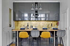 Frigorifero, microonde, forno, lavastoviglie