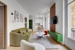 TV - TheBlueStay 290 - Apt terrace near Champs-Elysées (Paris)