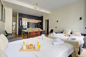4 bedrooms, iron/ironing board, WiFi, bed sheets
