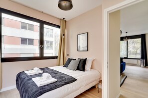 3 bedrooms, iron/ironing board, WiFi, bed sheets