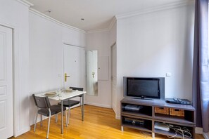 Interior - TBS 176 - Cosy apartment in Paris (Paris)