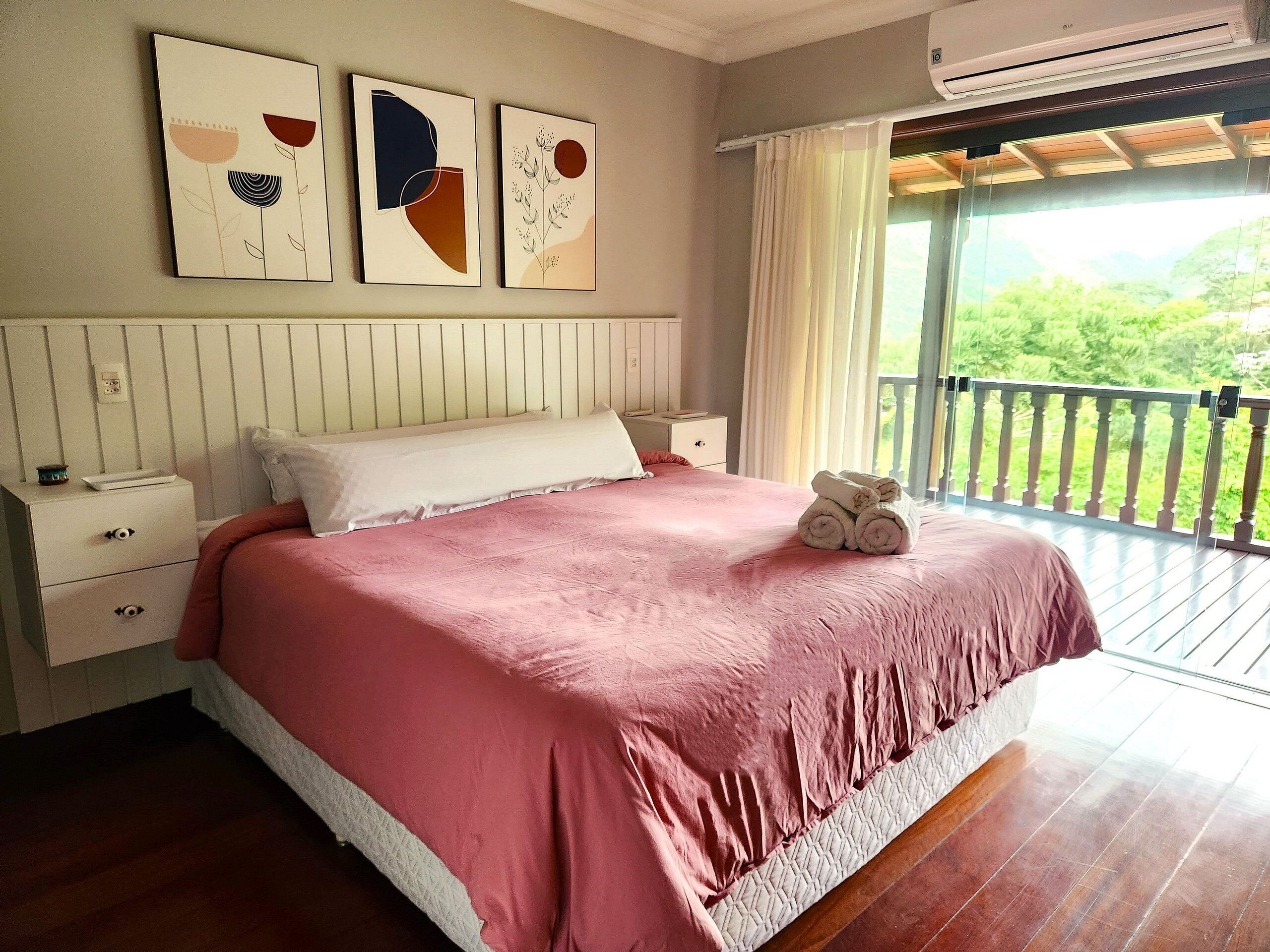 7 عدّة غرف نوم ومكواة/لوح كي وخدمة الإنترنت وملاءات أسرّة