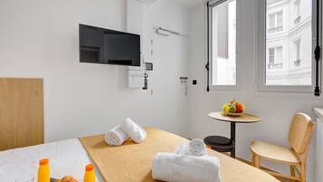 Desk, Internet, bed sheets