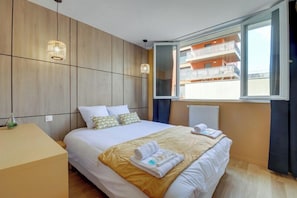 4 habitaciones, tabla de planchar con plancha, internet y ropa de cama