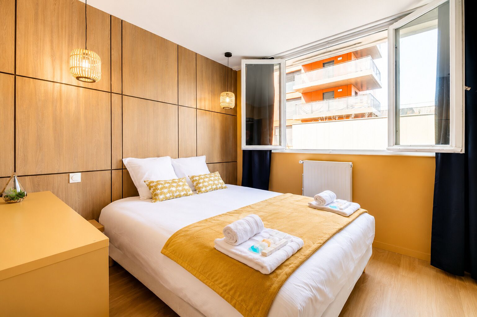 4 habitaciones, tabla de planchar con plancha, internet y ropa de cama 