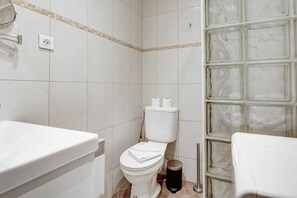 Douche, serviettes fournies