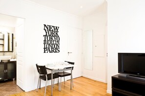Dining - TBS 275 - Cosy apartment near Sacré-Coeur (Paris)