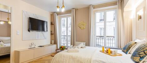 1 chambre, bureau, fer et planche à repasser, Wi-Fi