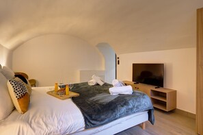 1 habitación, escritorio, acceso a internet y ropa de cama