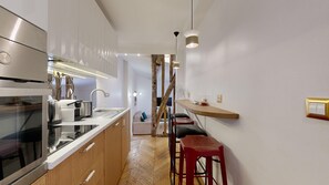 Microwave, oven, dishwasher, coffee/tea maker - TBS 115 - Elegant apartment near La Bastille (Paris)