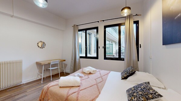 3 chambres, bureau, accès Internet, draps fournis