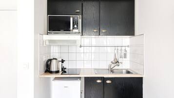 Fridge, microwave, coffee/tea maker, toaster