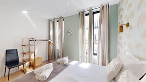 3 bedrooms, Internet, bed sheets - TBS 161 - Spacious apartment in the heart of Paris (Paris)