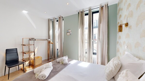 3 bedrooms, internet, bed sheets