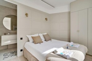 3 chambres, fer et planche à repasser, Wi-Fi, draps fournis