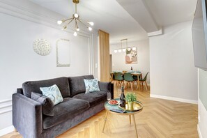 TV - TBS 89 - Elegant apartment in the Sentier district (Paris)