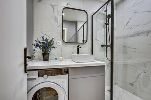 Shower, towels