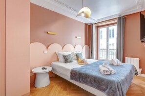 2 chambres, bureau, accès Internet, draps fournis