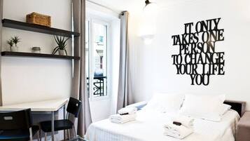 1 habitación, escritorio, wifi y ropa de cama