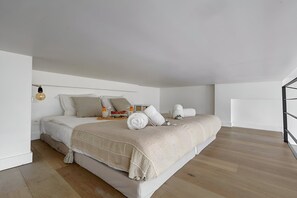 1 bedroom, desk, iron/ironing board, Internet - TBS 245 - Superb apartment on the Champs-Elysées (Paris)