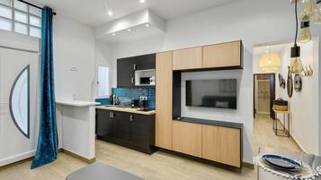 Fridge, microwave, coffee/tea maker, toaster