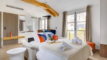 1 bedroom, desk, internet, bed sheets