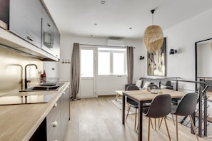 Microwave, coffee/tea maker, toaster - TheBlueStay 25 - Charming apartment in Paris 12 (Paris)