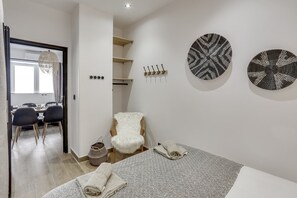 2 bedrooms, desk, internet, bed sheets - TheBlueStay 25 - Charming apartment in Paris 12 (Paris)