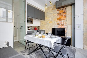Dining - TBS 150 - Charming apartment in Quartier Latin (Paris)