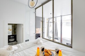 1 habitación, escritorio, acceso a internet y ropa de cama 