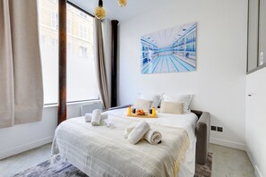 1 chambre, bureau, accès Internet, draps fournis
