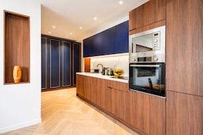 Coffee/tea maker, microwave, oven, dishwasher