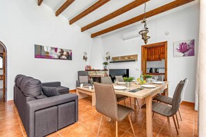 Dining - Villa Proa by Villa Plus (Alayor)