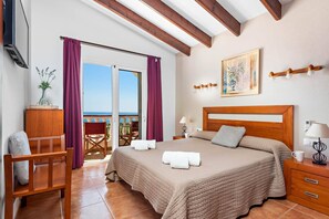 3 bedrooms, WiFi, bed sheets - Villa Proa by Villa Plus (Alayor)