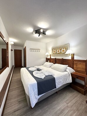 Superior Double Room, Mountain View | In-room safe, desk, laptop workspace, iron/ironing board - HOTEL DEL VIEJO ESQUIADOR (San Martín de los Andes)