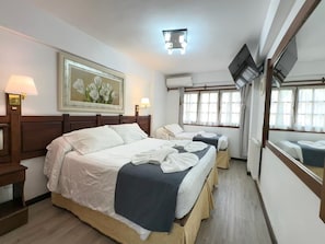 ห้องทริปเปิล | ตู้นิรภัยในห้องพัก, โต๊ะทำงาน, พื้นที่ทำงานแบบใช้แล็ปท็อป