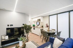 Interior - Unique Water Lodge with Rooftop (London)