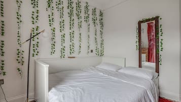 5 bedrooms, desk, iron/ironing board, travel cot