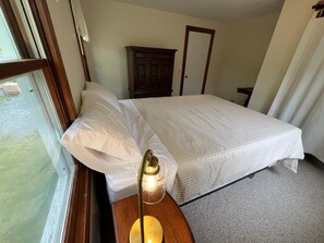 4 quartos, ferros/tábuas de passar roupa, berço de viagem