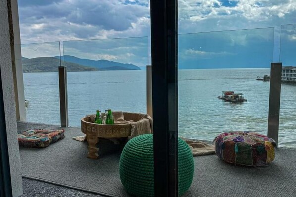 الإطلالة من المنشأة