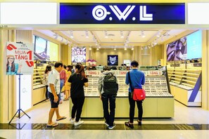 Een douche, een haardroger, handdoeken, zeep