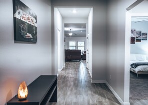 3 室のベッドルーム、アイロン / アイロン台、WiFi、ベッドシーツ