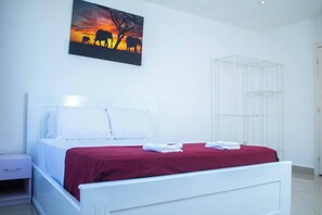3 habitaciones, tabla de planchar con plancha, wifi y ropa de cama 