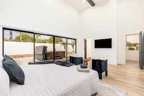 7 quartos, acesso à internet, roupa de cama