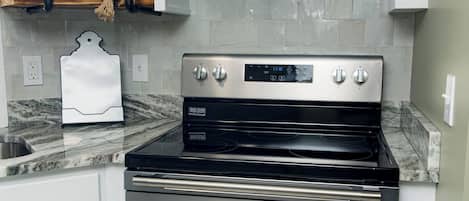 Cabaña familiar | Cocina privada | Refrigerador, microondas, horno y parrilla de estufa