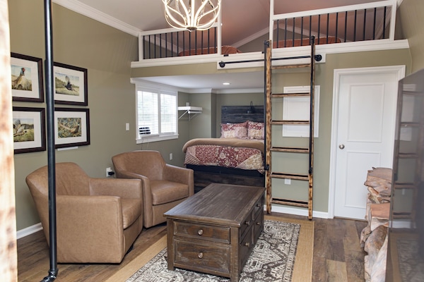 Family Cabin | Egyptian cotton sheets, premium bedding, individually decorated