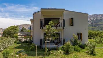 Apartment | 2 bedrooms, Internet